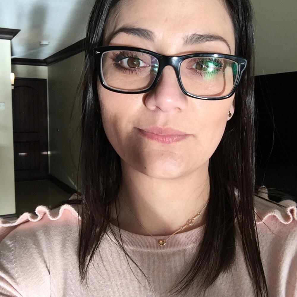 Meet your Posher, Carla